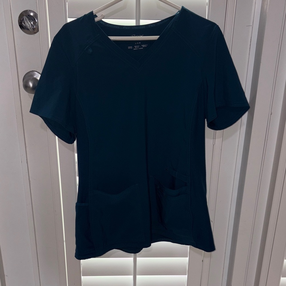 Cherokee V-Neck Short Sleeve Top in Caribbean Blue